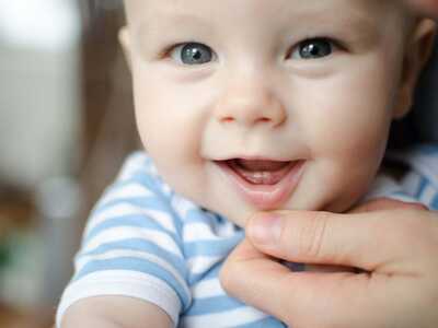 Как понять, что у ребенка режутся зубы